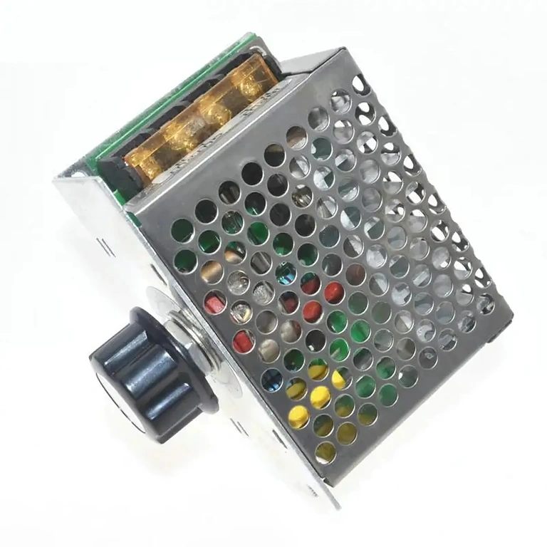 Iš viršaus – AC 4000W įtampos keitiklis Viršutinis greičio reguliatoriaus vaizdas elektriniams įrankiams