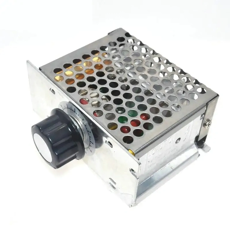 Elektrinio variklio sukimosi reguliatorius – kampo vaizdas AC 220V įtampos keitiklio modulis iš šoninio kampo