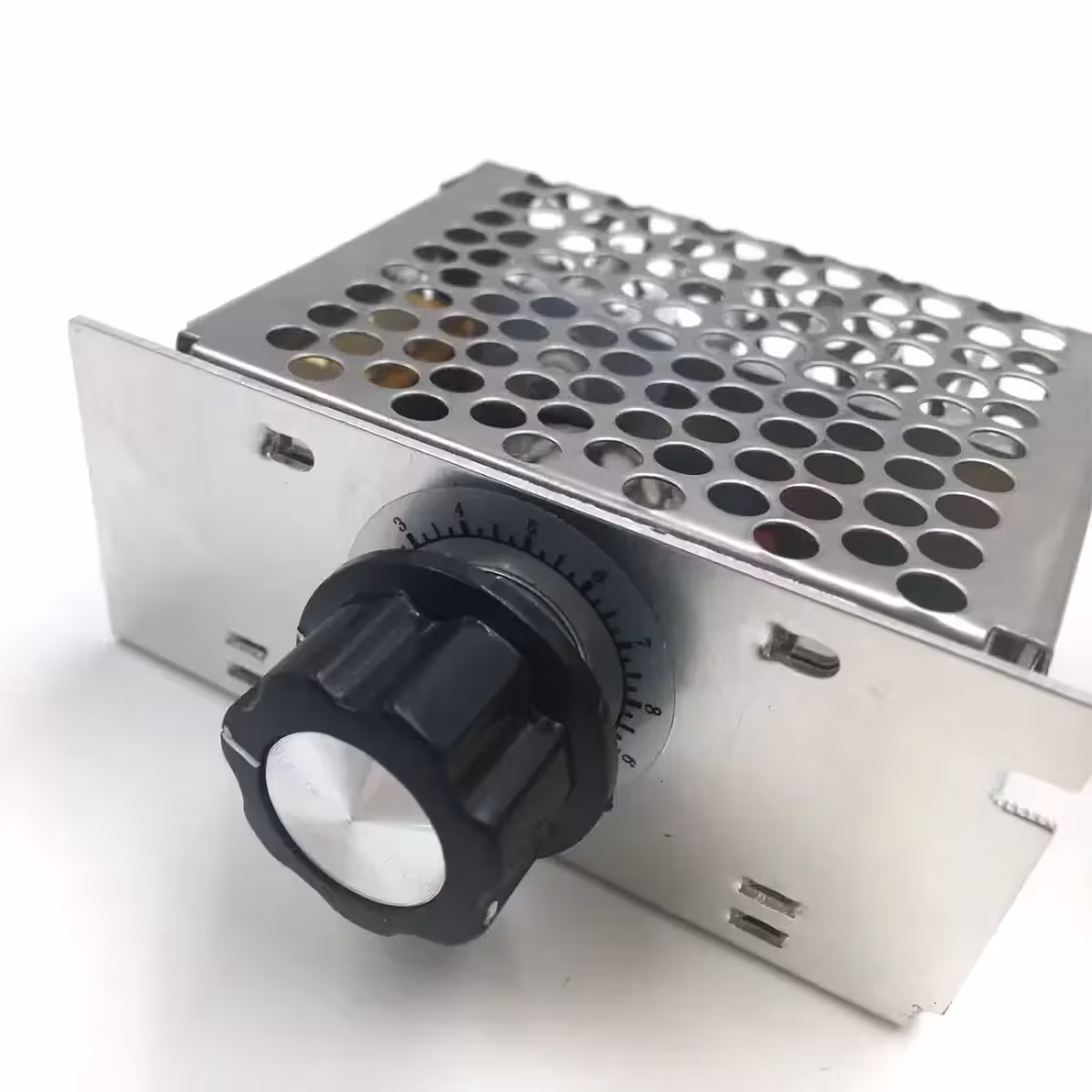 220V AC įtampos reguliatoriaus sukamas mygtukas