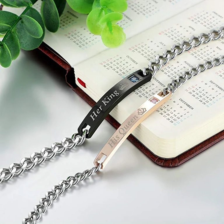 Idealus dovana poroms – apyrankių rinkinys Romantiška dovana poroms, apyrankių rinkinys „Her King“ ir „His Queen“