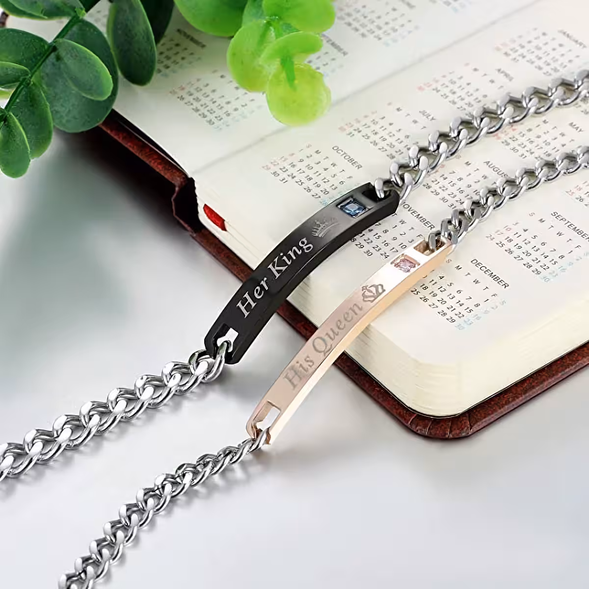 Romantiška dovana poroms, apyrankių rinkinys „Her King“ ir „His Queen“