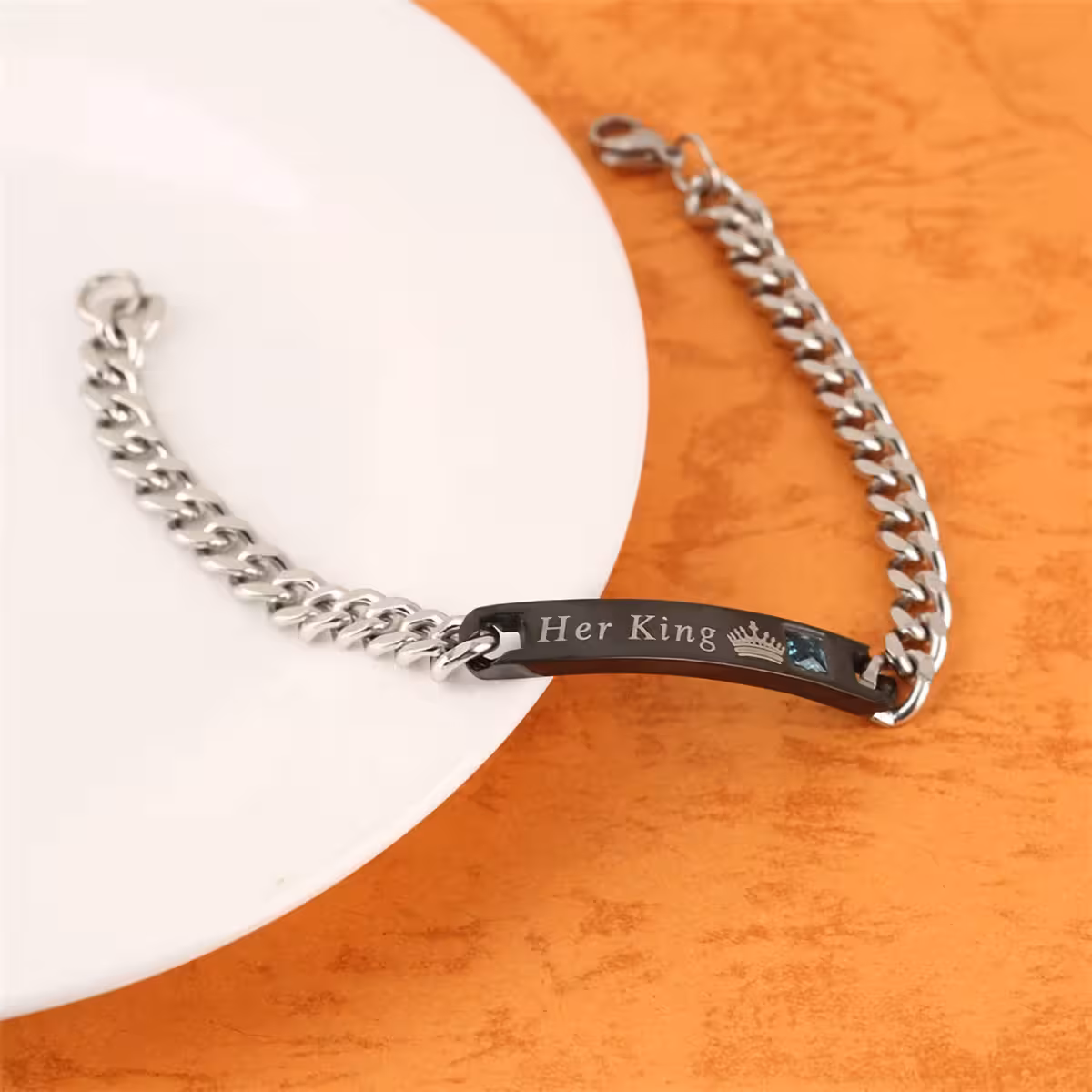 Apyrankė „Her King“ su gilia graviruote, atspari nusidėvėjimui