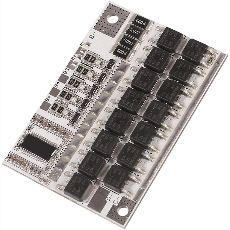 BMS 5S 100A modulio detalių artimas planas Detalus BMS 5S 100A plokštės priekinės dalies vaizdas, aiškiai matomi elektroniniai komponentai