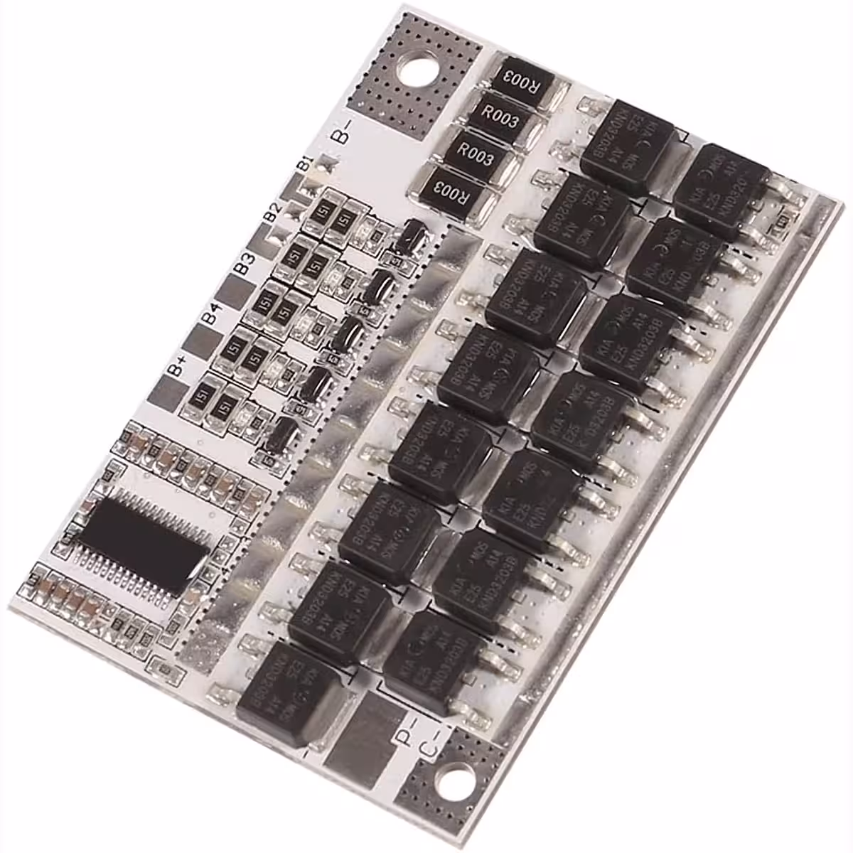 Detalus BMS 5S 100A plokštės priekinės dalies vaizdas, aiškiai matomi elektroniniai komponentai