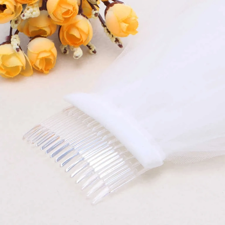 Ilgas katedros tipo šydas, nuotaka Impresyvus ilgas šydas su šukų tvirtinimu – karališkos vestuvių stilius