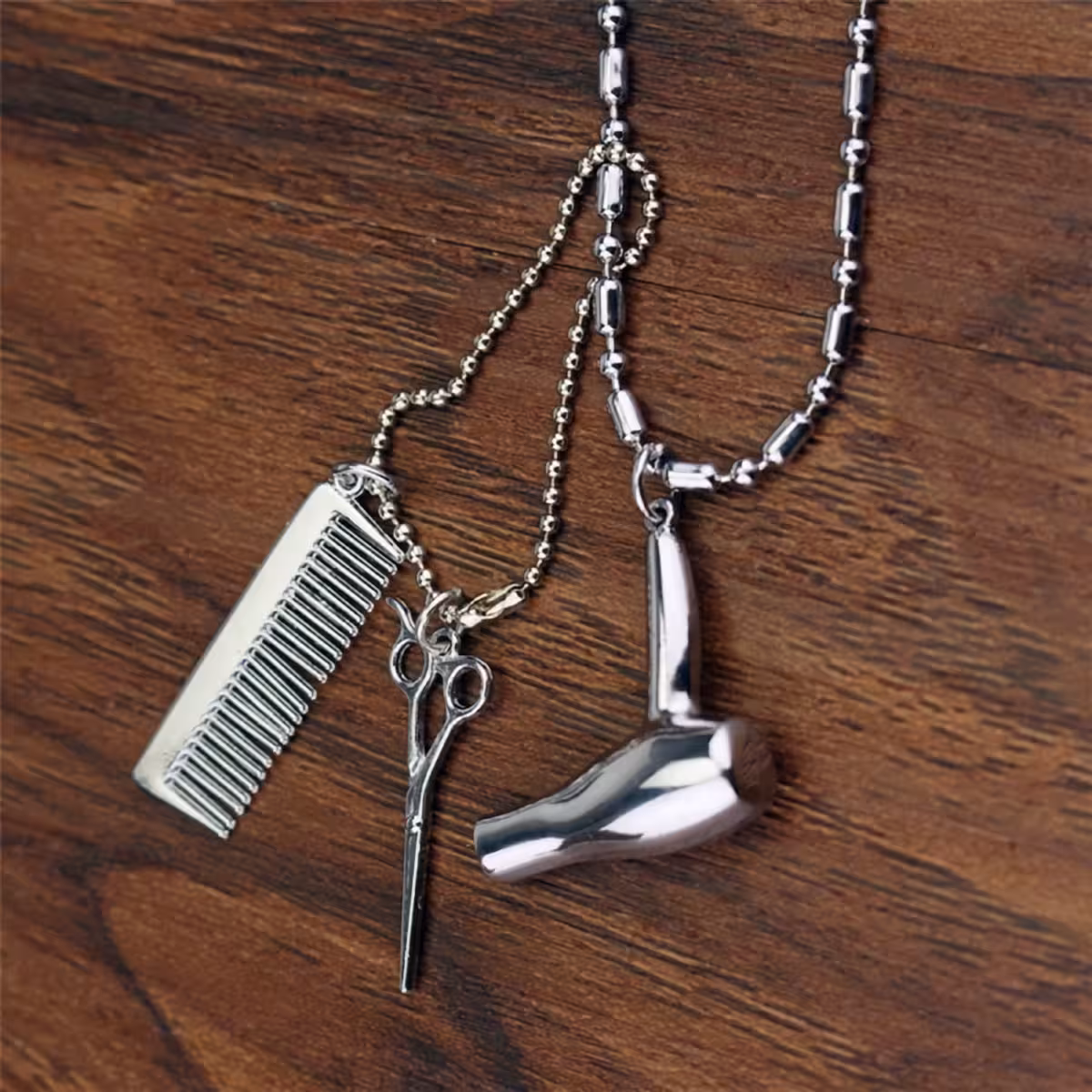 Metalinė grandinėlė su pakabuku kirpėjams ir stilistams