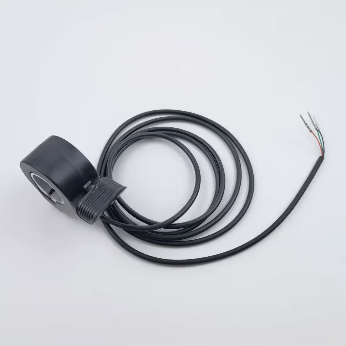 Maža ir efektyvi rankena akceleratoriaus valdymui dviračiui ar paspirtukui