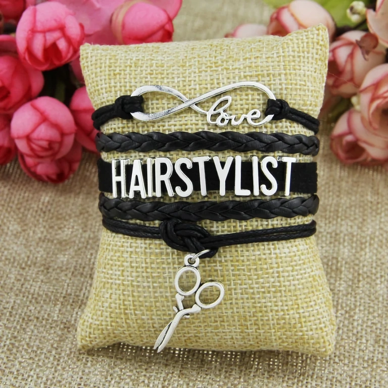 Dekoratyvinė apyrankė su specifiniais kirpėjo įrankiais