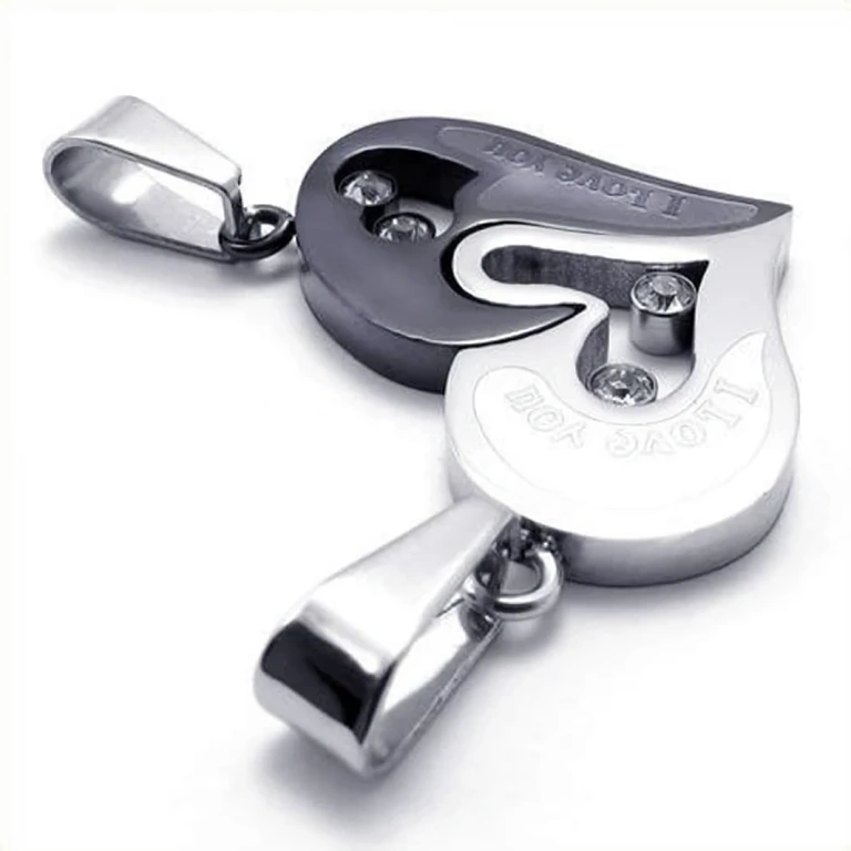 Širdies pakabukai sidabro ir juodos spalvos poroms