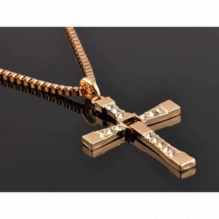 Auksinis kryžiaus pakabukas su Swarovski akmenimis Auksinis kryžiaus pakabukas su Swarovski sintetiniais akmenimis