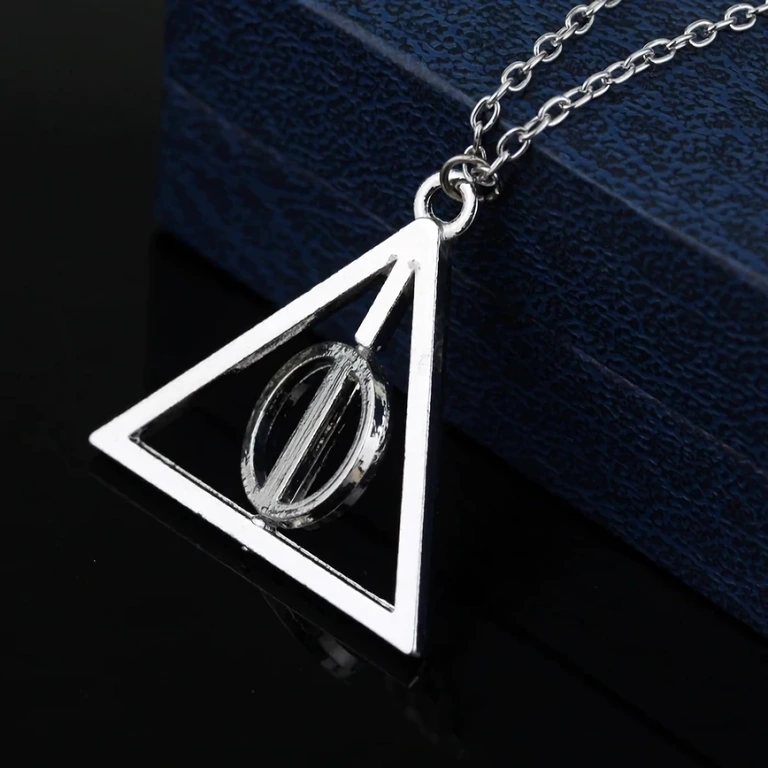 Sidabrinė Harry Potter grandinėlė – Mirties Talismanais Sidabrinis medalionas su Deathly Hallows simboliu