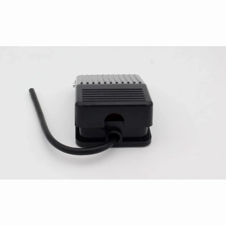 Pedalo jungiklis įrankių įjungimui/išjungimui