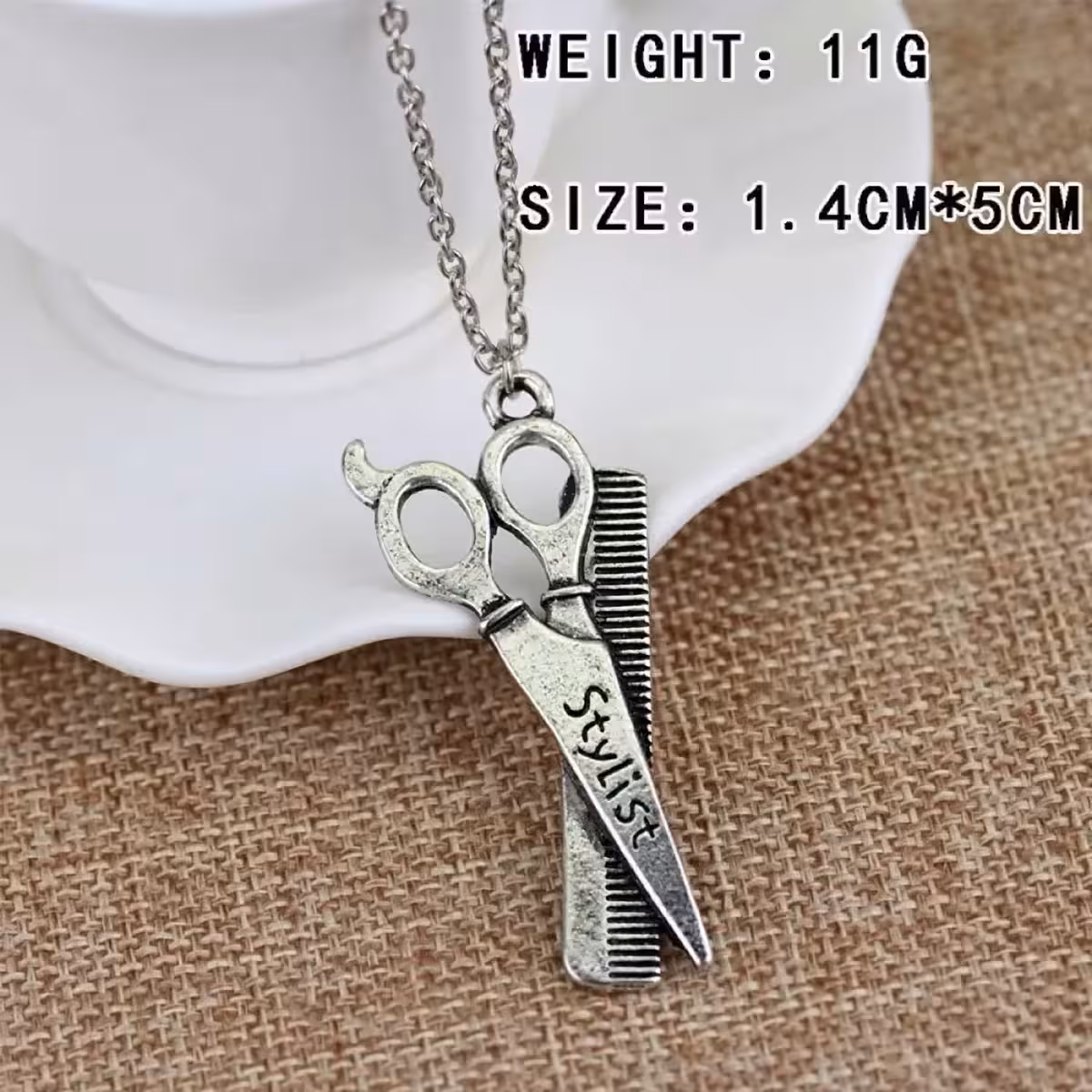 Pakabukas profesionalių įrankių formos kirpėjams