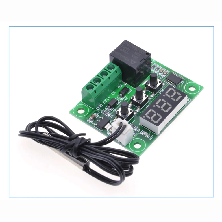 Skaitmeninio termostato priekis LED ekranas ir temperatūros reguliavimo mygtukai