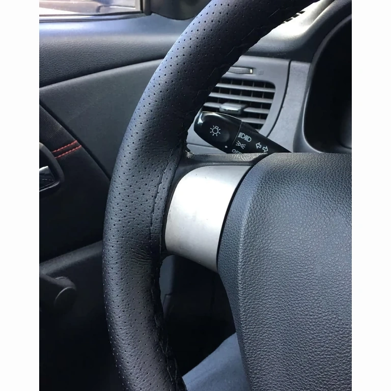 Premium vairo apsauga, perforuota oda, sportinis dizainas