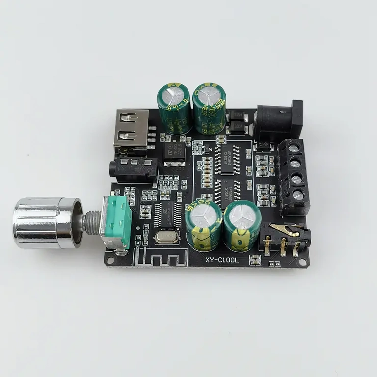 Skaitmeninis D klasės stereo stiprintuvas su didelės galios išėjimu