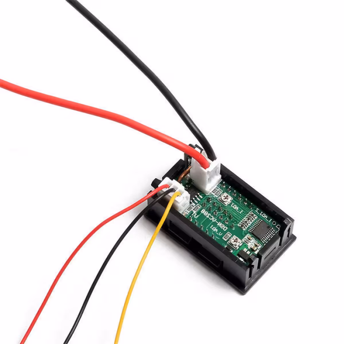 Elektroninis panelės įtaisas nuolatinės srovės matavimui