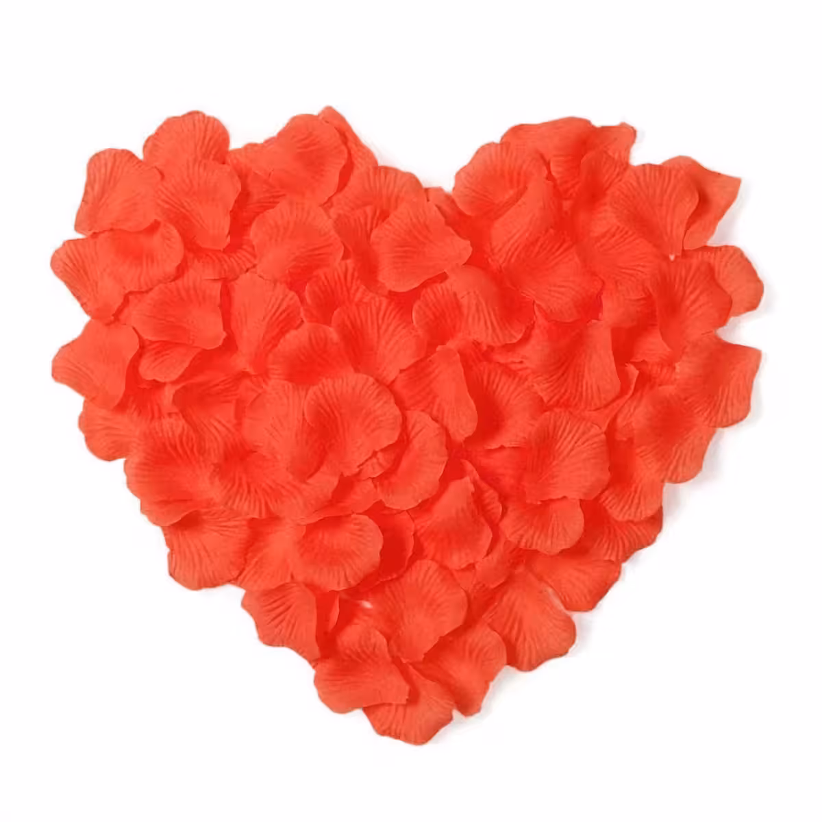 Dirbtiniai raudoni rožių žiedlapiai – puikūs medaus mėnesio dekorui