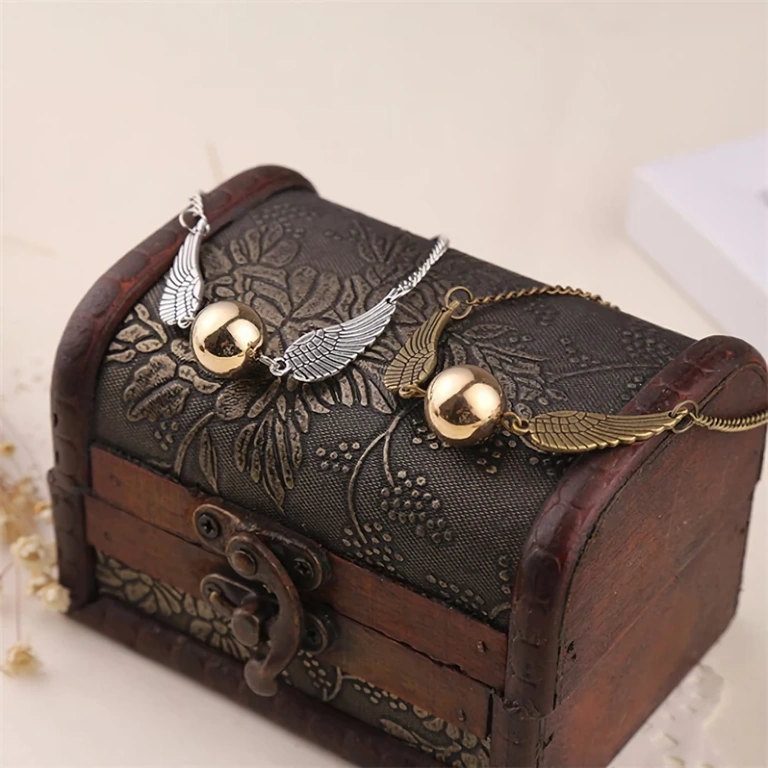 Dovaninė Harry Potter apyrankė su pakabuku Ideali dovana – apyrankė su simboliais iš Haris Poterio pasaulio