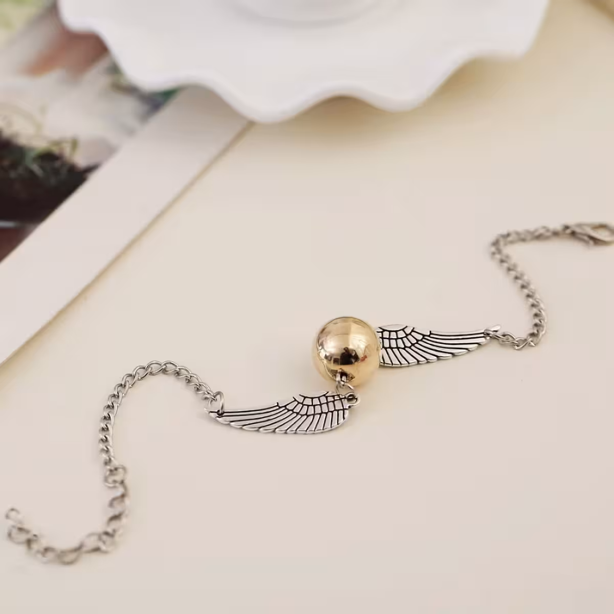 Apyrankė su Snitch žavesiu – puiki dovana Haris Poterio gerbėjams