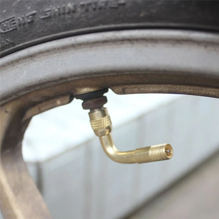 90° vožtuvo pratęsimas slėgio patikrinimui Kampinis prailginimas lengvam ratų pripūtimui