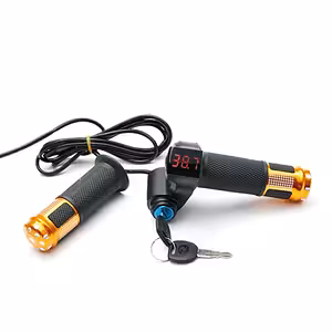 Droselio rankenėlė su kontaktu ir raktu elektriniams dviračiams ir paspirtukams – 12V-72V baterijos indikatoriaus voltmetras