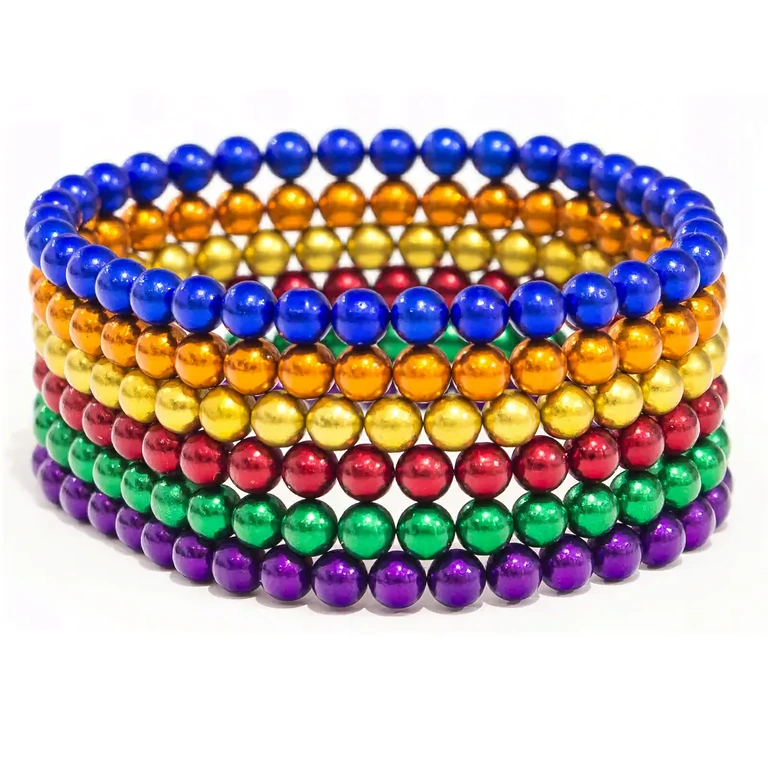 Vaivorykštės formos magnetinis kubas iš 216 neodimio kamuoliukų