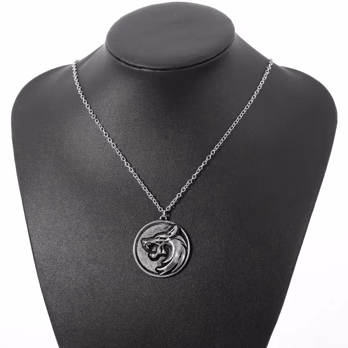 Witcher kolekcinis objektas – kaklo papuošalas 50 cm grandinė ir 9,5 cm pakabukas