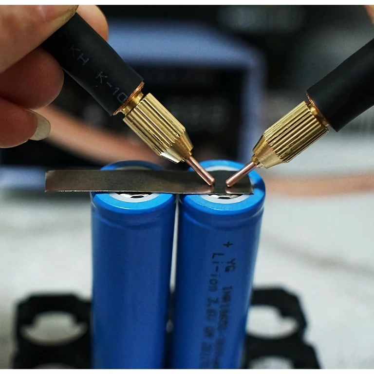 800A taškinis suvirinimo aparatas Li-Ion ir Ni-CD baterijoms