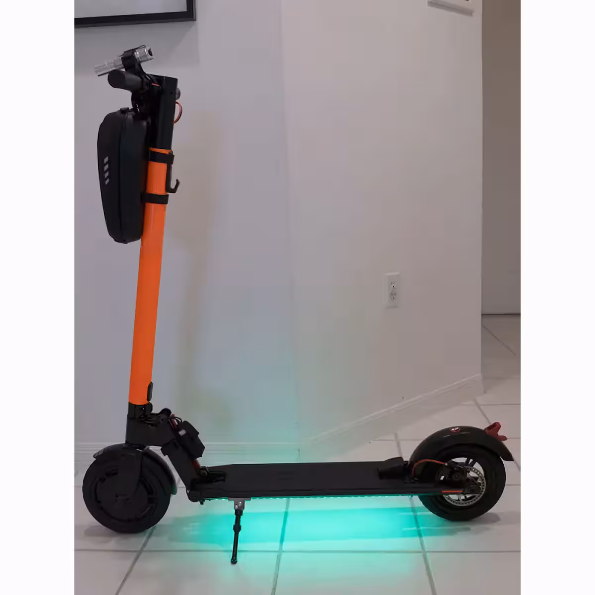 RGB LED juostos su nuotolinio valdymo pultu elektriniams paspirtukams