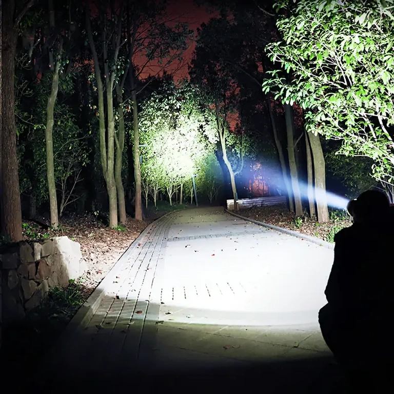 LED galvos žibintuvėlis naktinėms veikloms Galvos žibintas su LED, idealus darbui tamsiose vietose