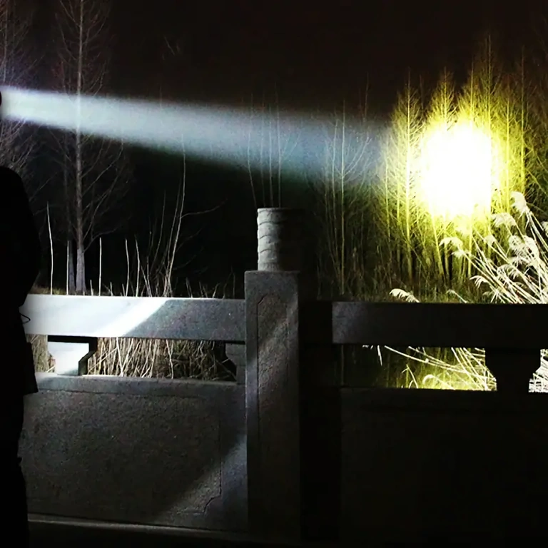 Atsparus vandeniui LED galvos žibintuvėlis su integruota baterija LED žibintas lauko sąlygoms, atsparus vandeniui su akumuliatoriumi