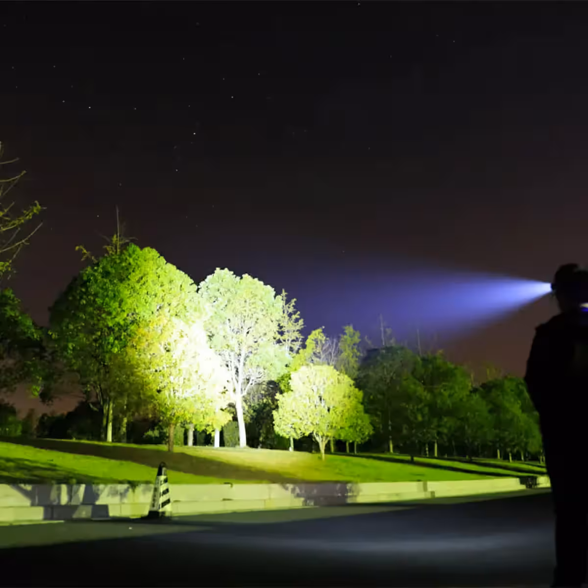 LED galvos žibintas stovyklavimui, žvejybai ir žygiams