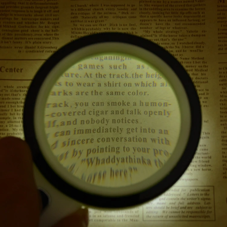 Lupa su LED šviesa ir tikslia padidinimo sistema smulkioms detalėms