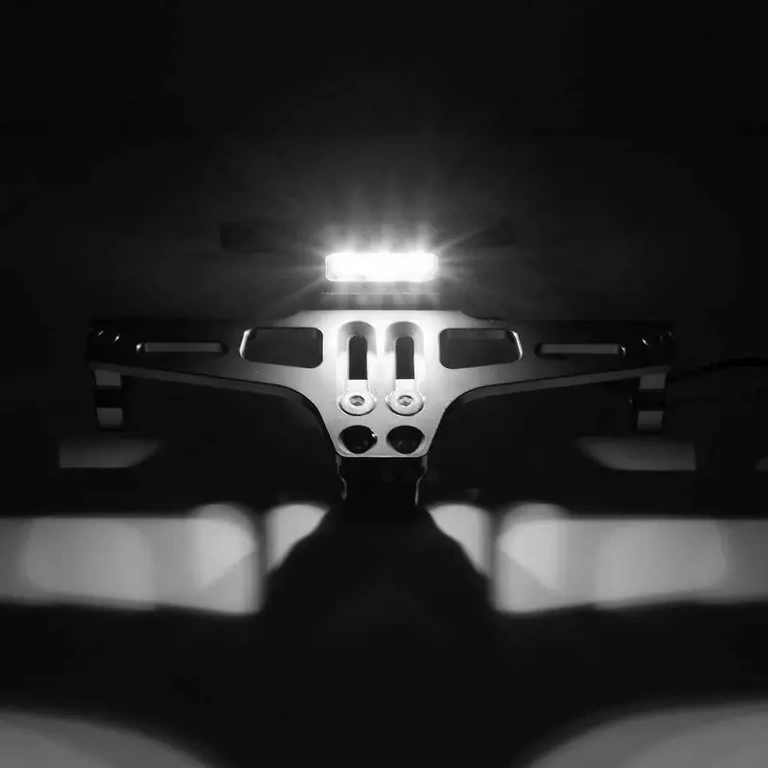 Juodas motociklo numerio laikiklis, modernus dizainas