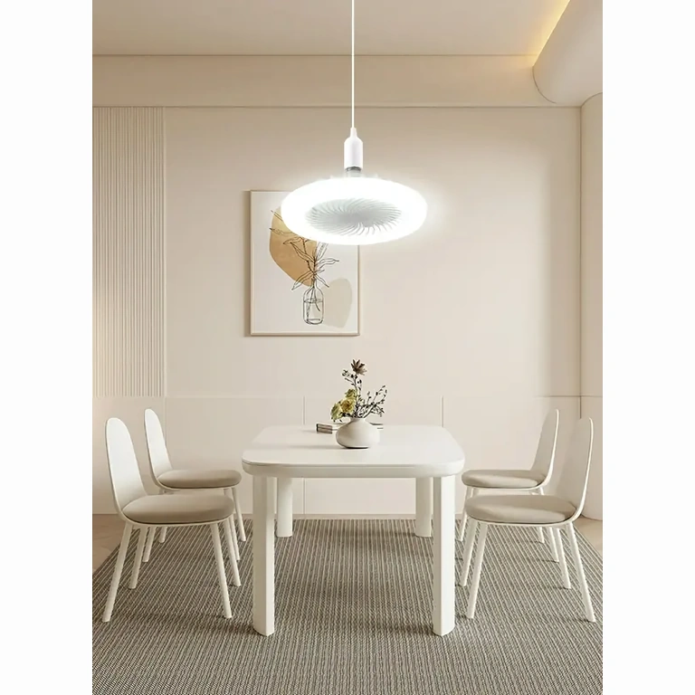 Modernus ventiliatorius su apšvietimu svetainei Modernus lubų ventiliatorius, sumontuotas svetainėje