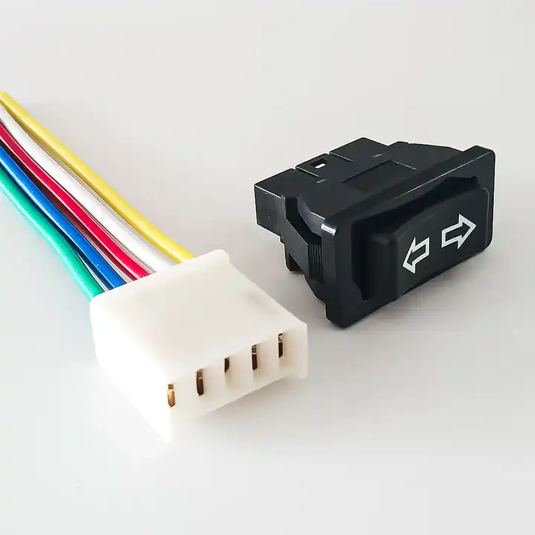 Trijų padėčių svirtinis jungiklis su grįžimu, nominalus srovės kiekis 20A