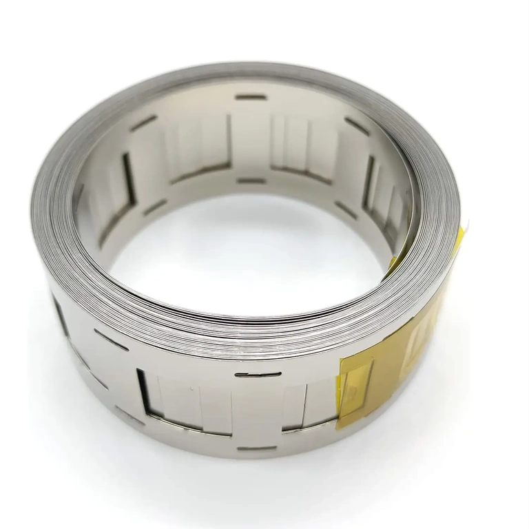 Išvyniota juosta Juosta išvyniota ant stalo, paruošta naudojimui