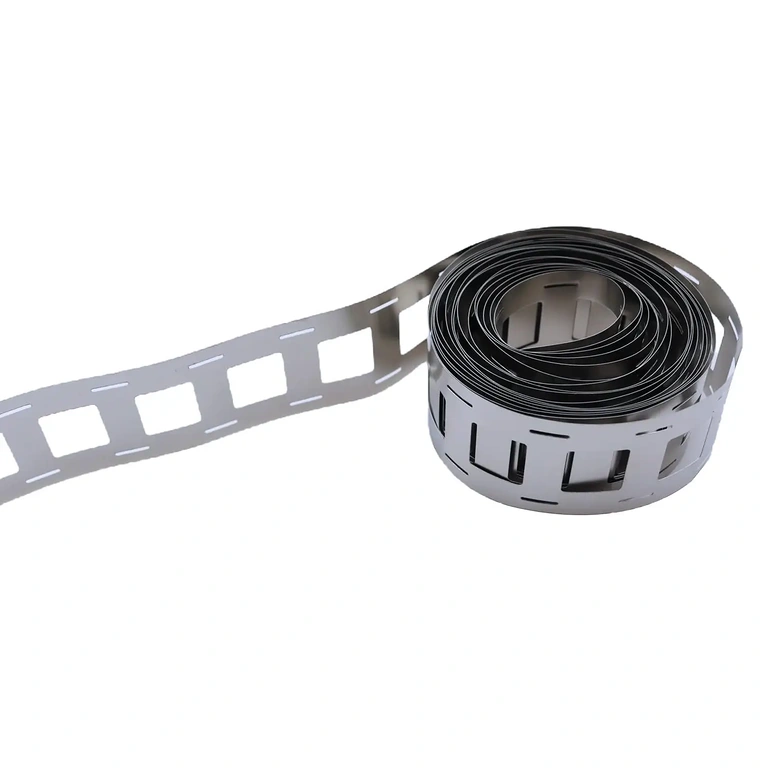 Taškinis suvirinimas Taškinio suvirinimo procesas ant grynos nikelio juostos