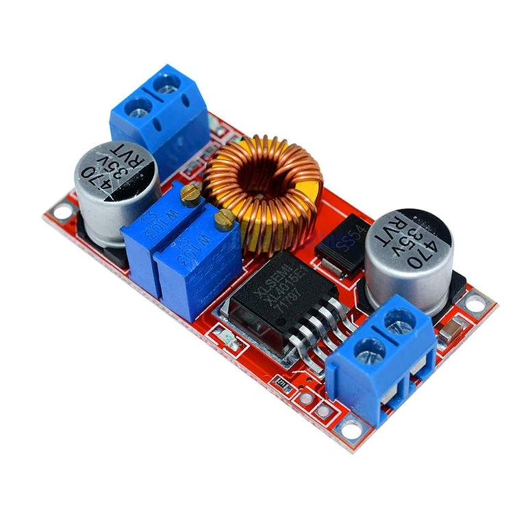 XL4015 DC-DC reguliuojamas – kampinis vaizdas