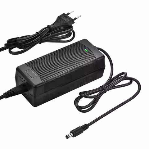 Galingas įkroviklis elektriniam paspirtukui ir dviračiui 36V – 42V, 3A