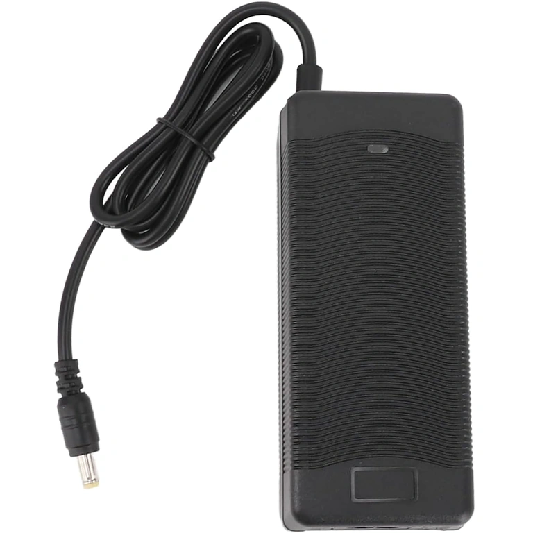 24V 2A įkroviklis su raudonu LED įkrovimui ir žaliu pilnai įkrautai baterijai