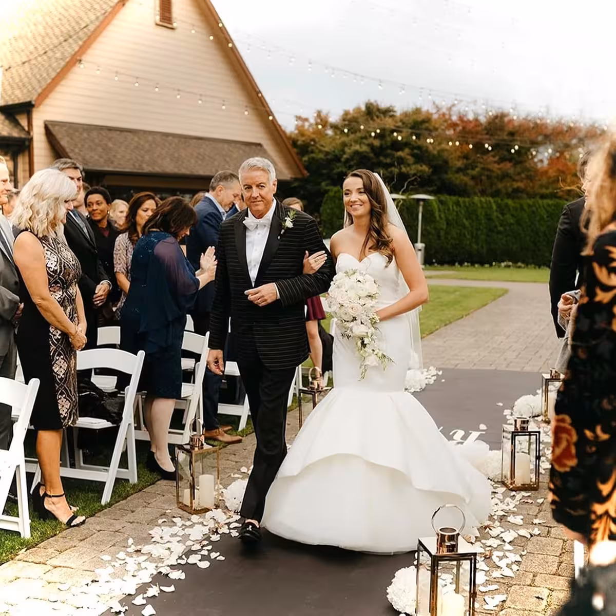 Baltos dirbtinės žiedlapės romantiškų nuotraukų dekoravimui