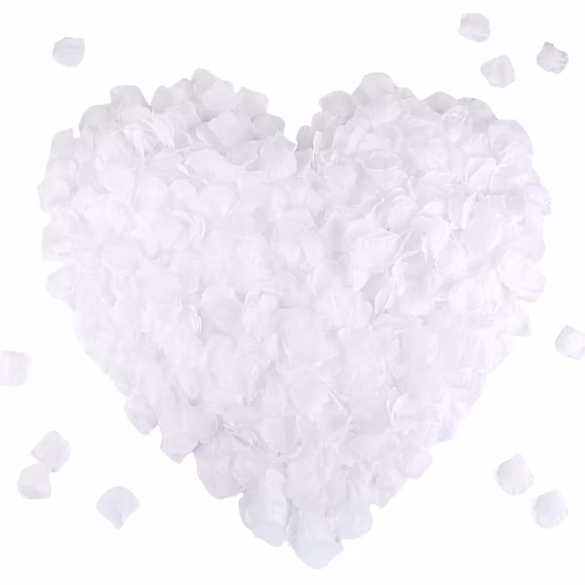 Baltos dirbtinės žiedlapės dekoratyviai išdėstytos širdies formai