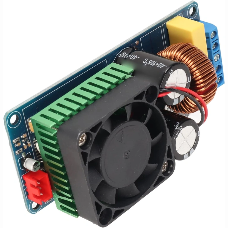 Mono stiprintuvo 500W radiatoriaus detalė