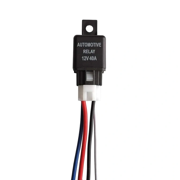 Automobilio relė 12V 4 kontaktų 40A su lizdu – aiški priekinė peržiūra
