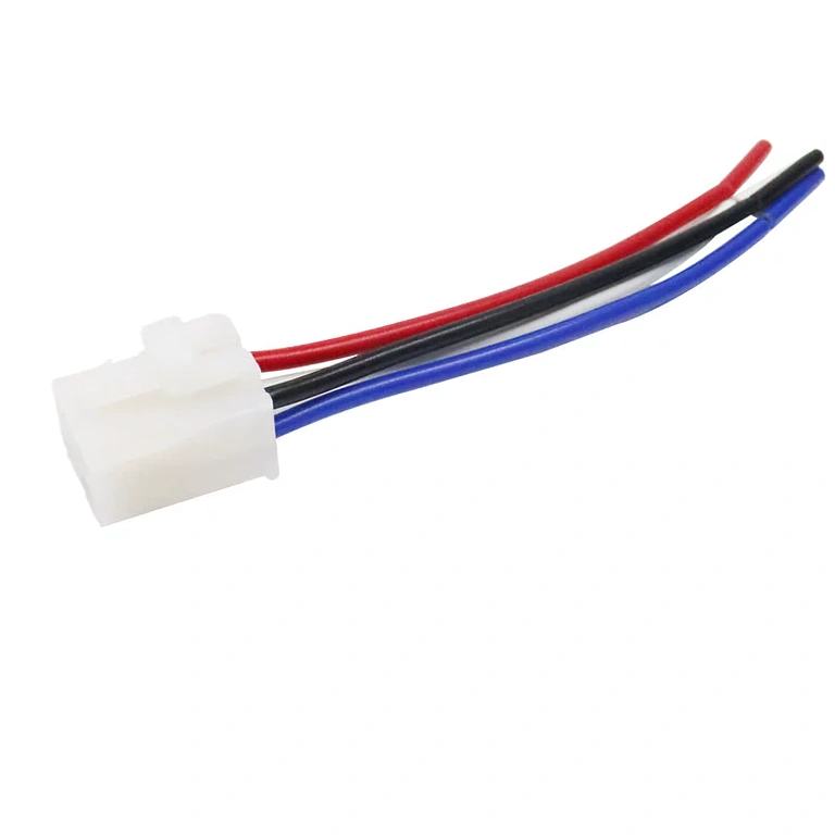 12V 4 kontaktų 40A relės lizdas ir relė montuota – jungčių detalė