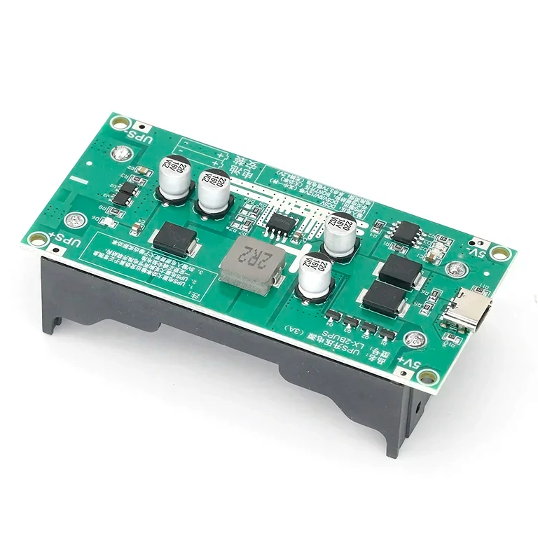 Mini UPS modulis prijungtas prie 2 x 18650 akumuliatorių, paruoštas nepertraukiamam maitinimui